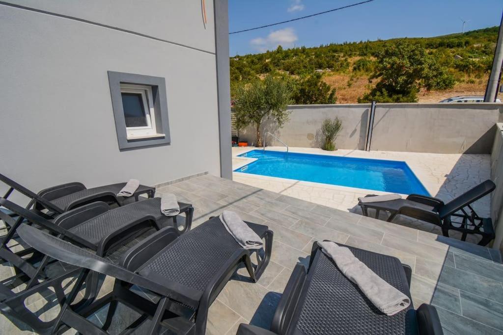 Villa With Amazing View And A Private Pool, Susnjar 1 Kruševo Eksteriør billede