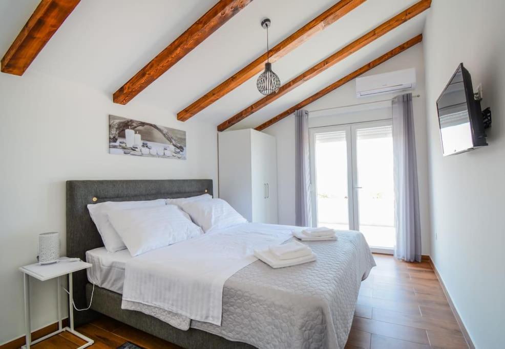 Villa With Amazing View And A Private Pool, Susnjar 1 Kruševo Eksteriør billede